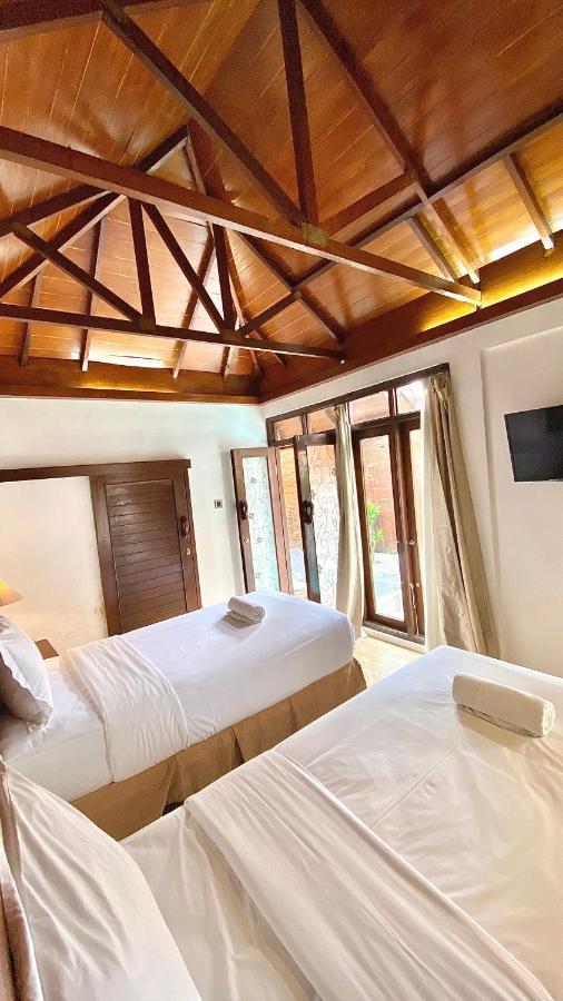 Chrome Hotel & Resort Solo Colomadu Екстериор снимка