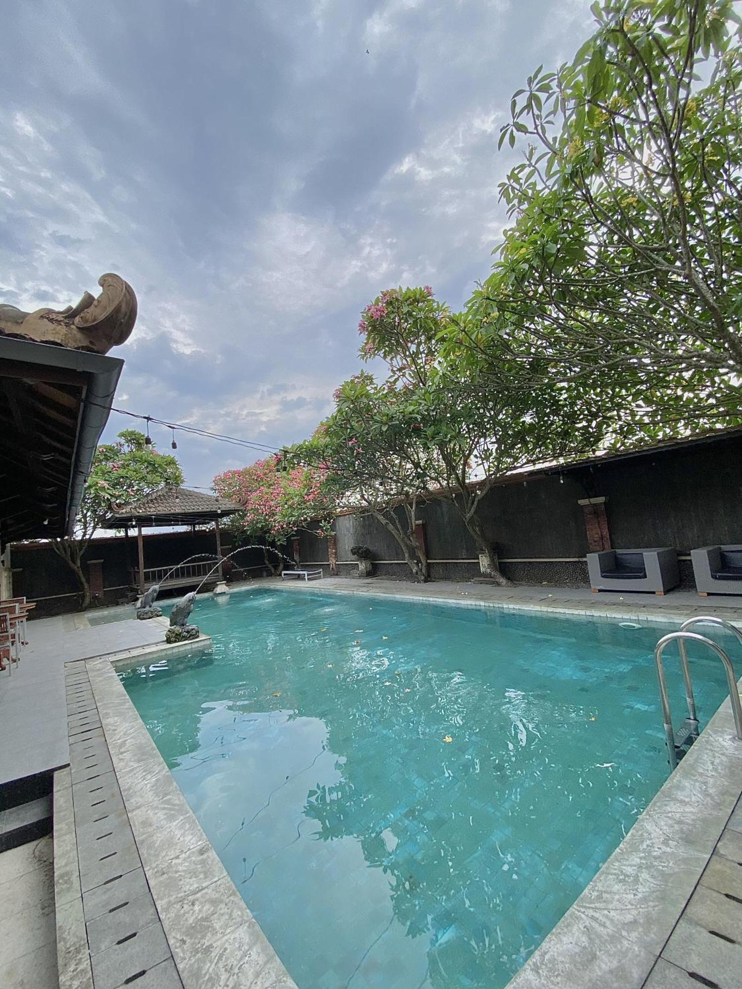 Chrome Hotel & Resort Solo Colomadu Екстериор снимка