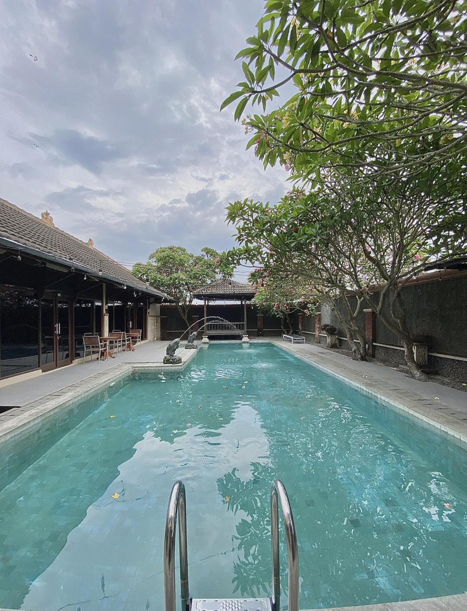 Chrome Hotel & Resort Solo Colomadu Екстериор снимка
